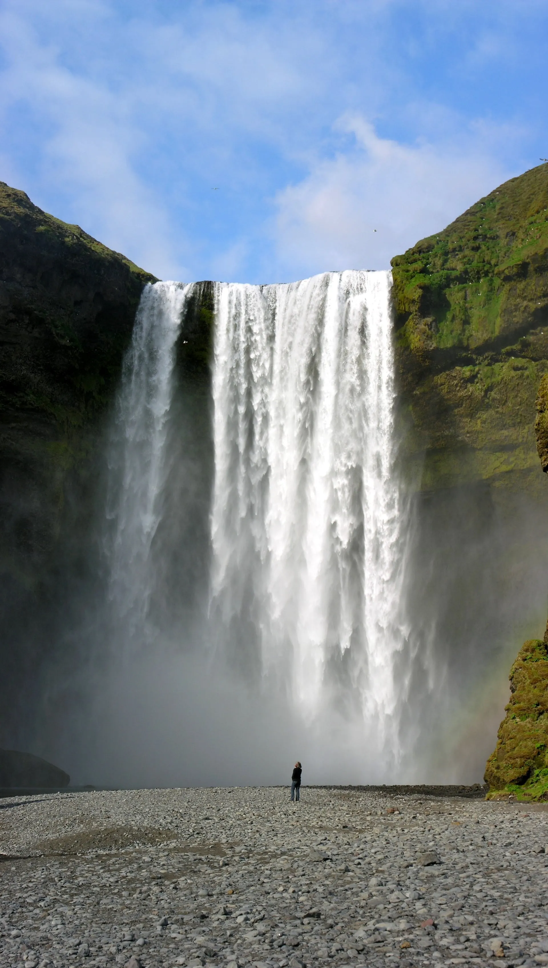 Skógafoss waterfall plunging 60 m over a cliff on the South Coast